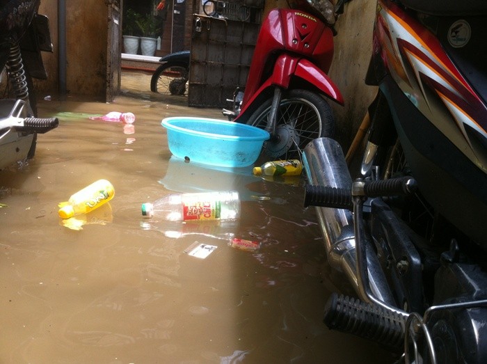 Cam canh lu lut o nhung khu nha tro ngheo Ha Noi-Hinh-2